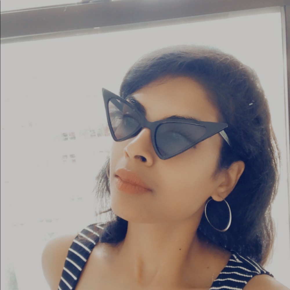 Meet your Posher, Joya